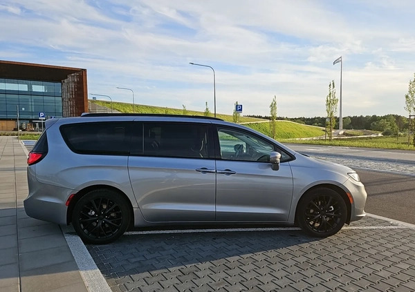 Chrysler Pacifica cena 186000 przebieg: 32000, rok produkcji 2021 z Wołomin małe 352